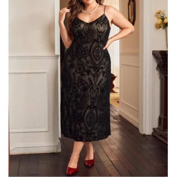 Plus size luxe black floral print cami dress - Picture 5 of 9